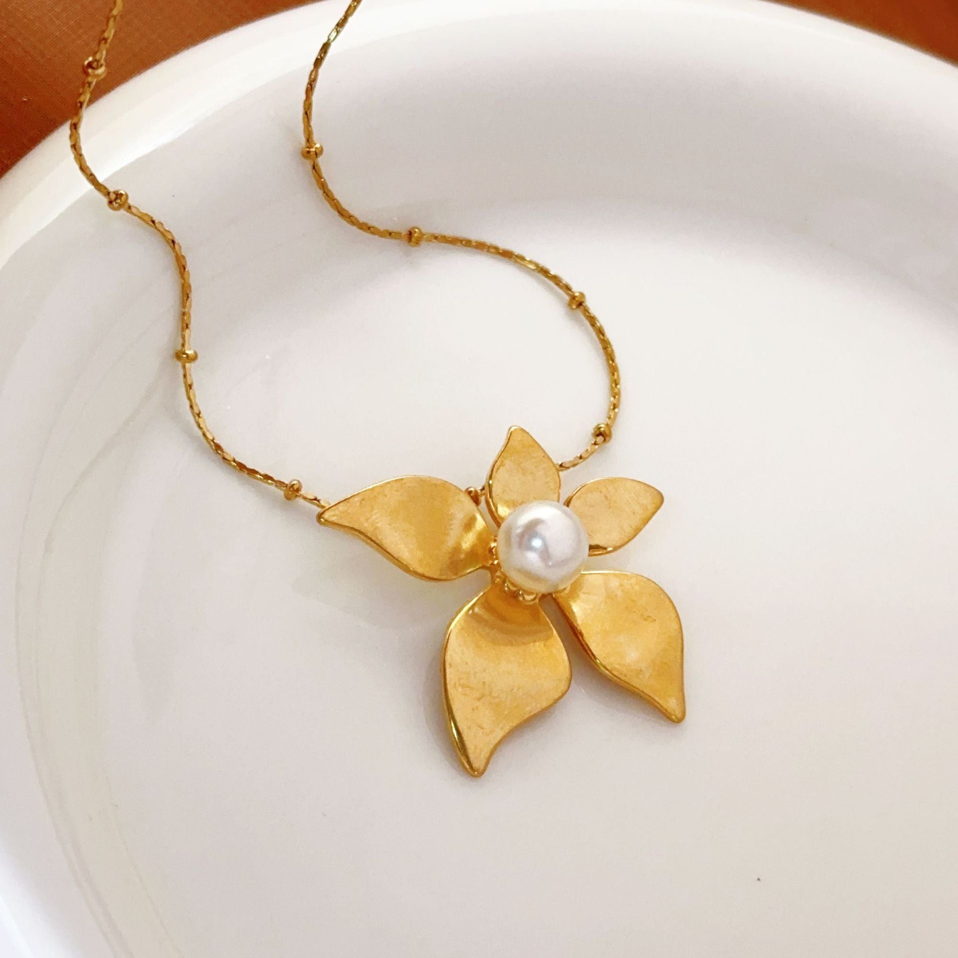 MYKI Anti-Tarnish Pearl Bloom Gold Necklace (MK965G-SSYI)