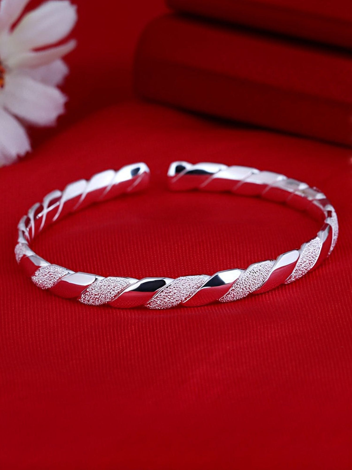 MYKI Elegant Shinny Twisted Kada (MKBRAD342S)