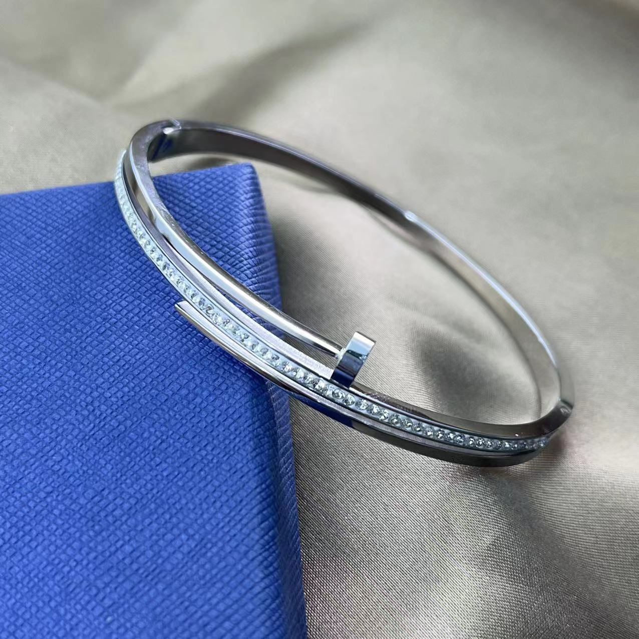 MYKI Gorgeous Love Bracelet (2.4inch diameter) (MKBRAD453S)