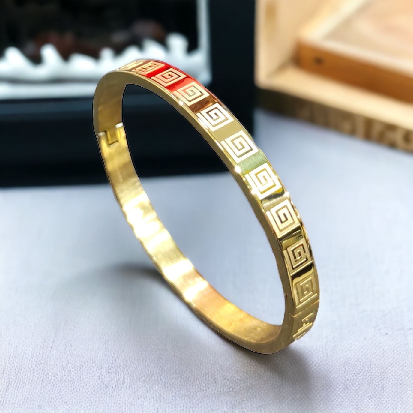 MYKI Dazzling Love Bracelet(6 mm thickness, 2.4 diameter) (MKBRAD466G)