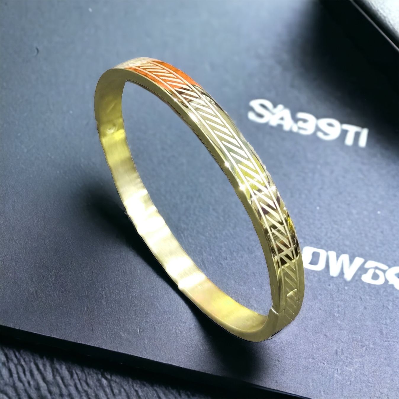 MYKI Elegant Love Unisex Bracelet (6 mm thickness, 2.4 inch diameter) (MKBRAD471G)