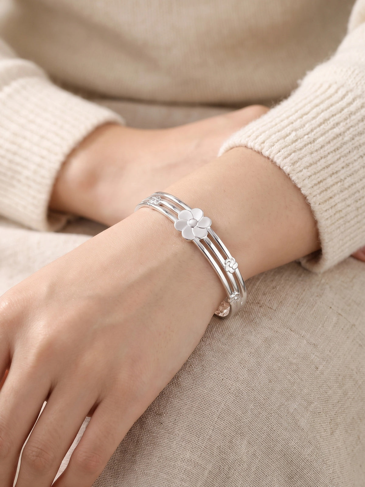 MYKI Simple Flower Sterling Silver kada Bracelet (MKBRAD343S)