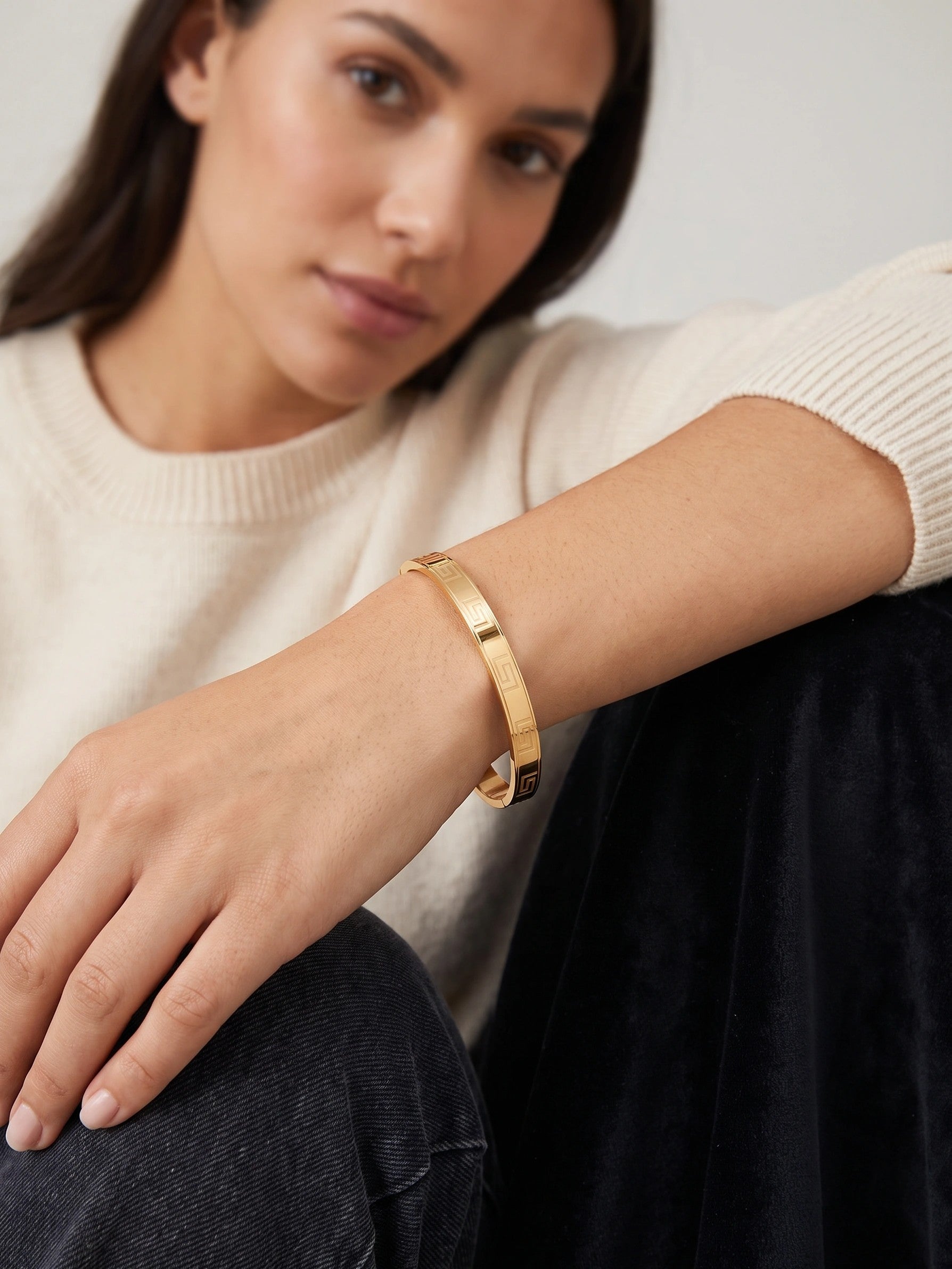 MYKI Glorious Love Bracelet(6 mm thickness, 2.4 diameter) (MKBRAD464G)