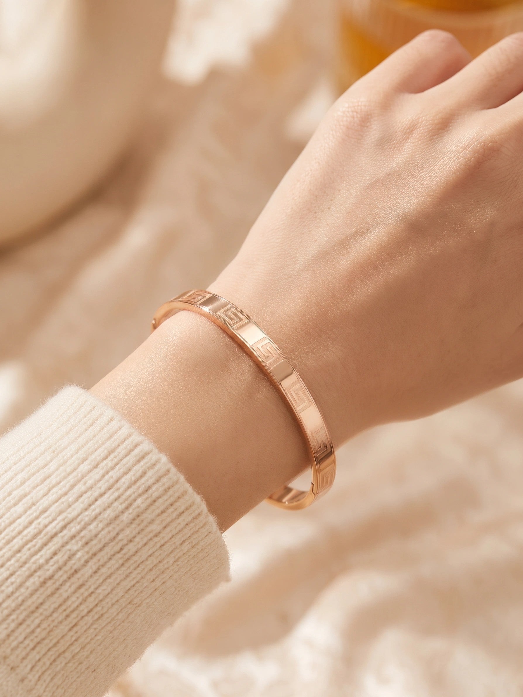 MYKI Glorious Love Bracelet(6 mm thickness, 2.4 diameter) (MKBRAD464RG)