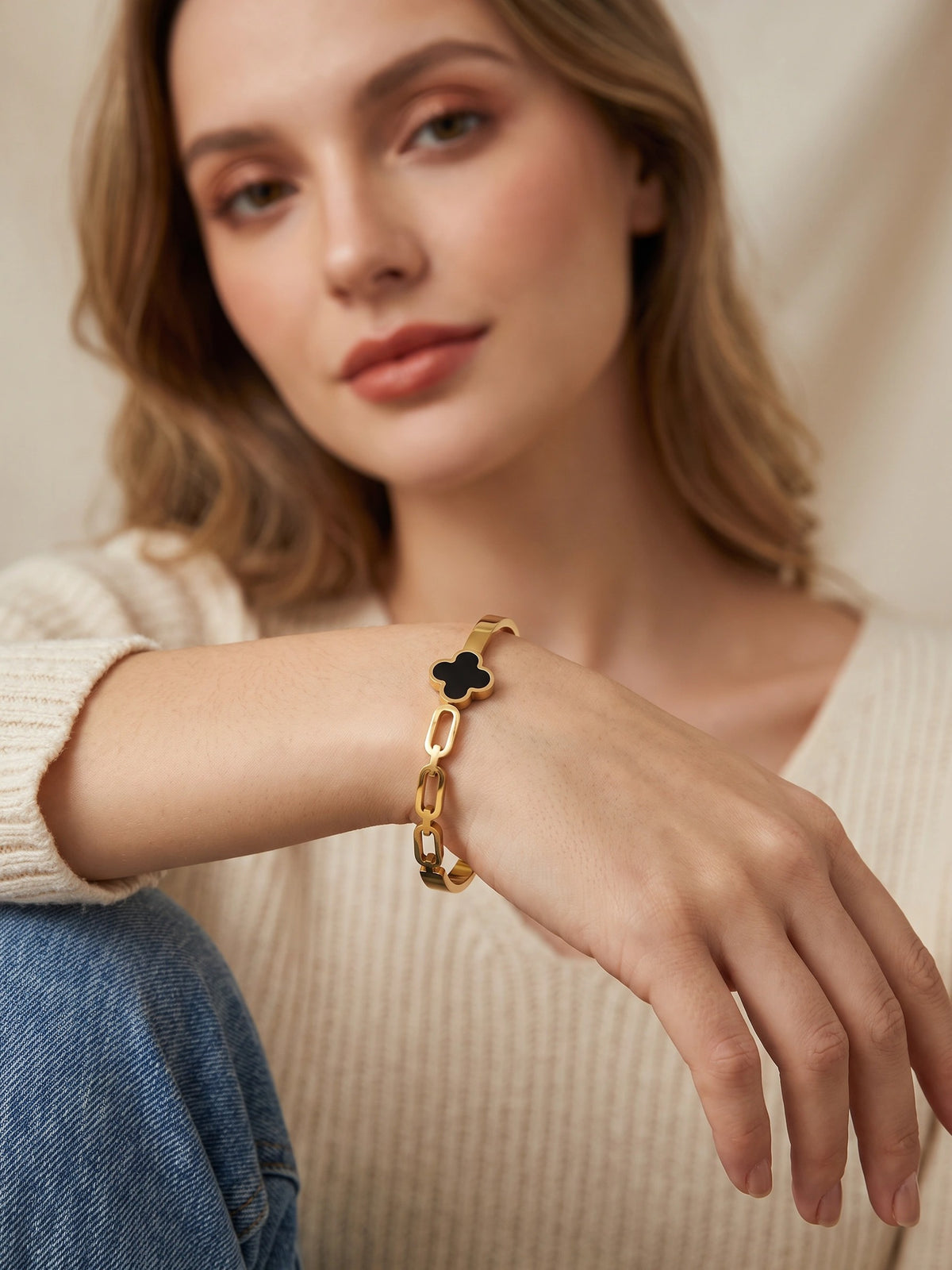 MYKI Attractive Flower Bracelet (MKBRAD483G)