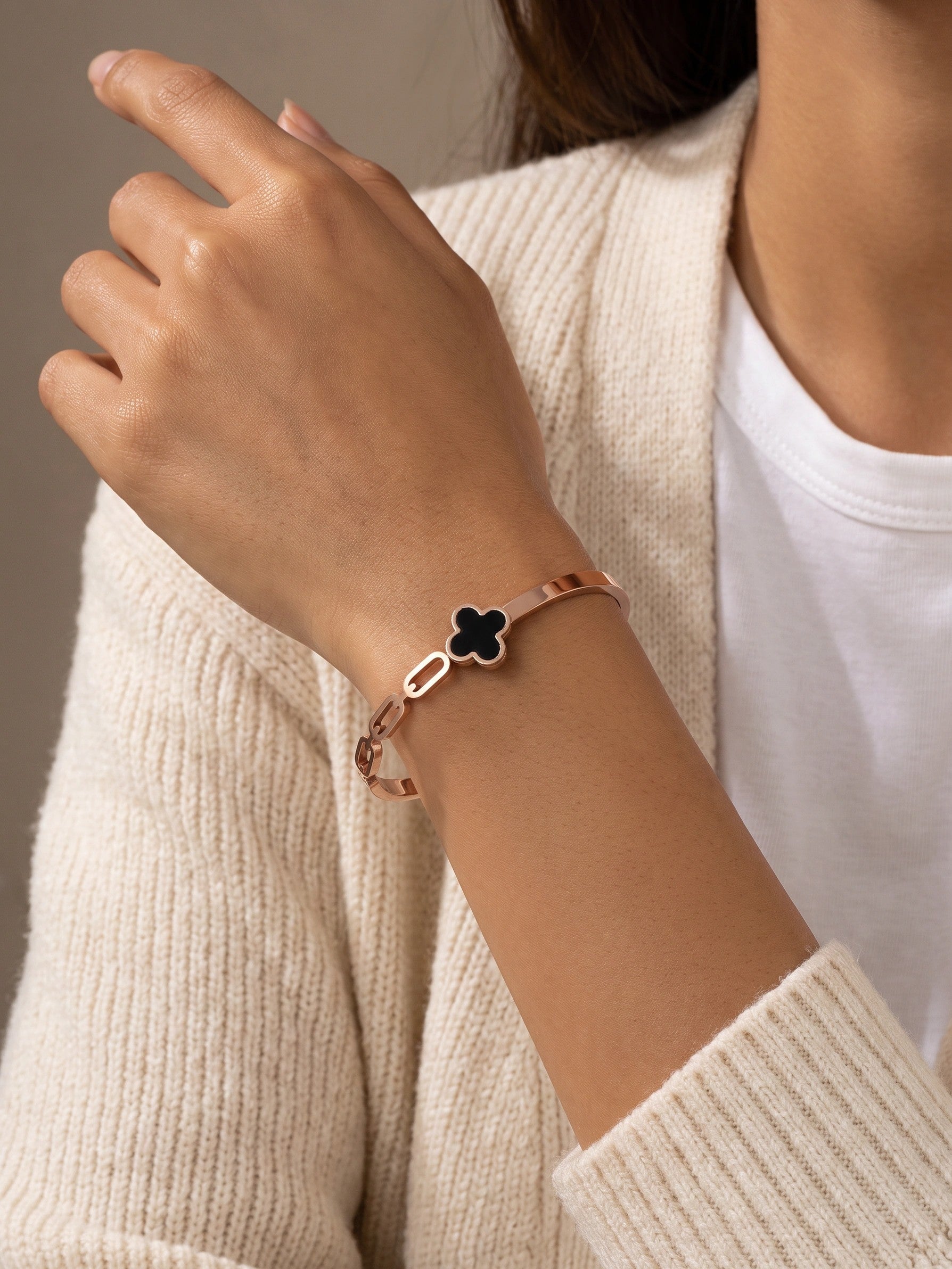 MYKI Attractive Flower Bracelet (MKBRAD483RG)