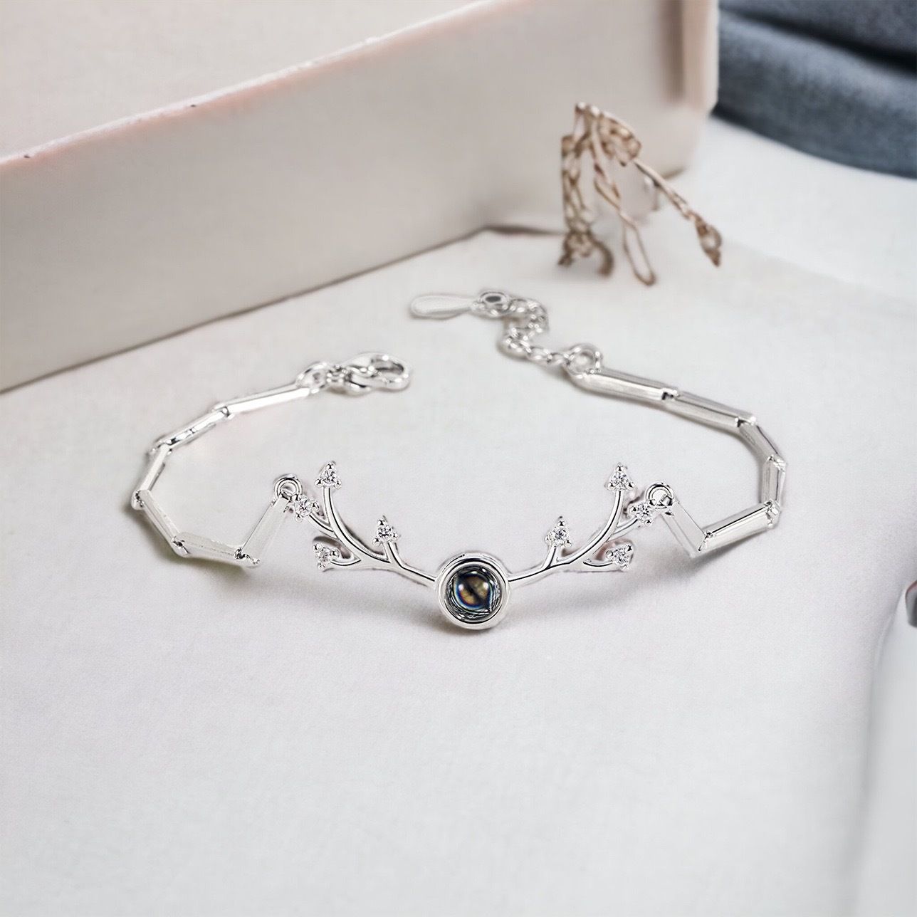 MYKI I LOVE YOU in 100 Language Projection Bracelet (MKBRAD443)