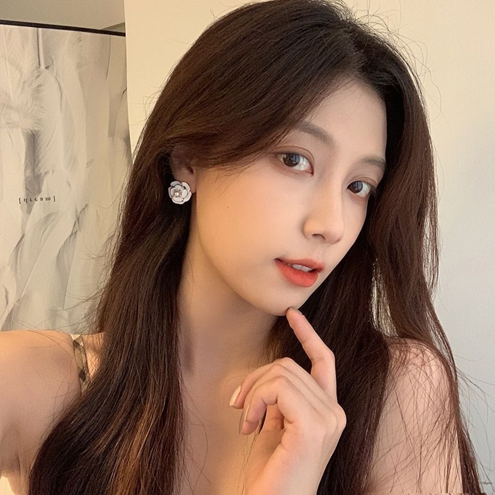 MYKI White Enamel Flower Pearl Korean Stud Earrings (MKERCH890CP-ANT)