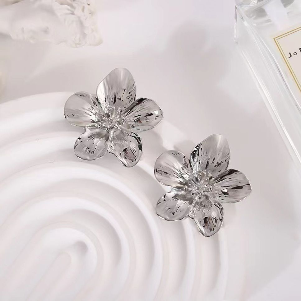 MYKI Textured Floral Anti-Tarnish Stud Earrings (MKERCH940-SSYI)