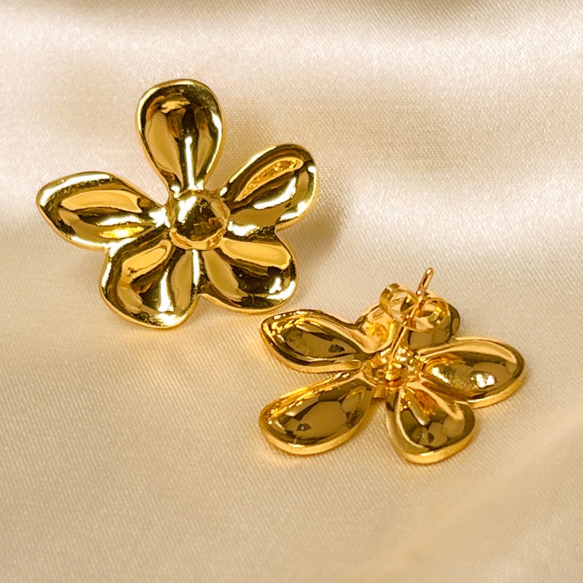 MYKI Gold Plated Anti-Tarnish Flower Stud Earrings (MKERCH975G-SSYI)