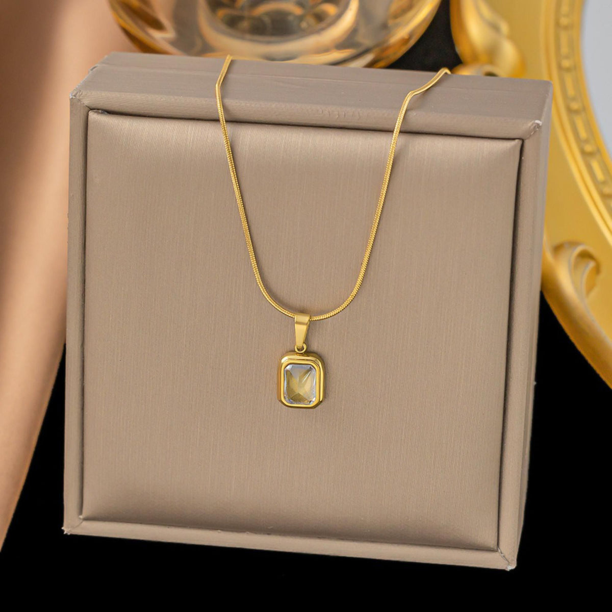 MYKI Pretty Stainless Steel Pendant (MK710G-WHITE-SSYI)