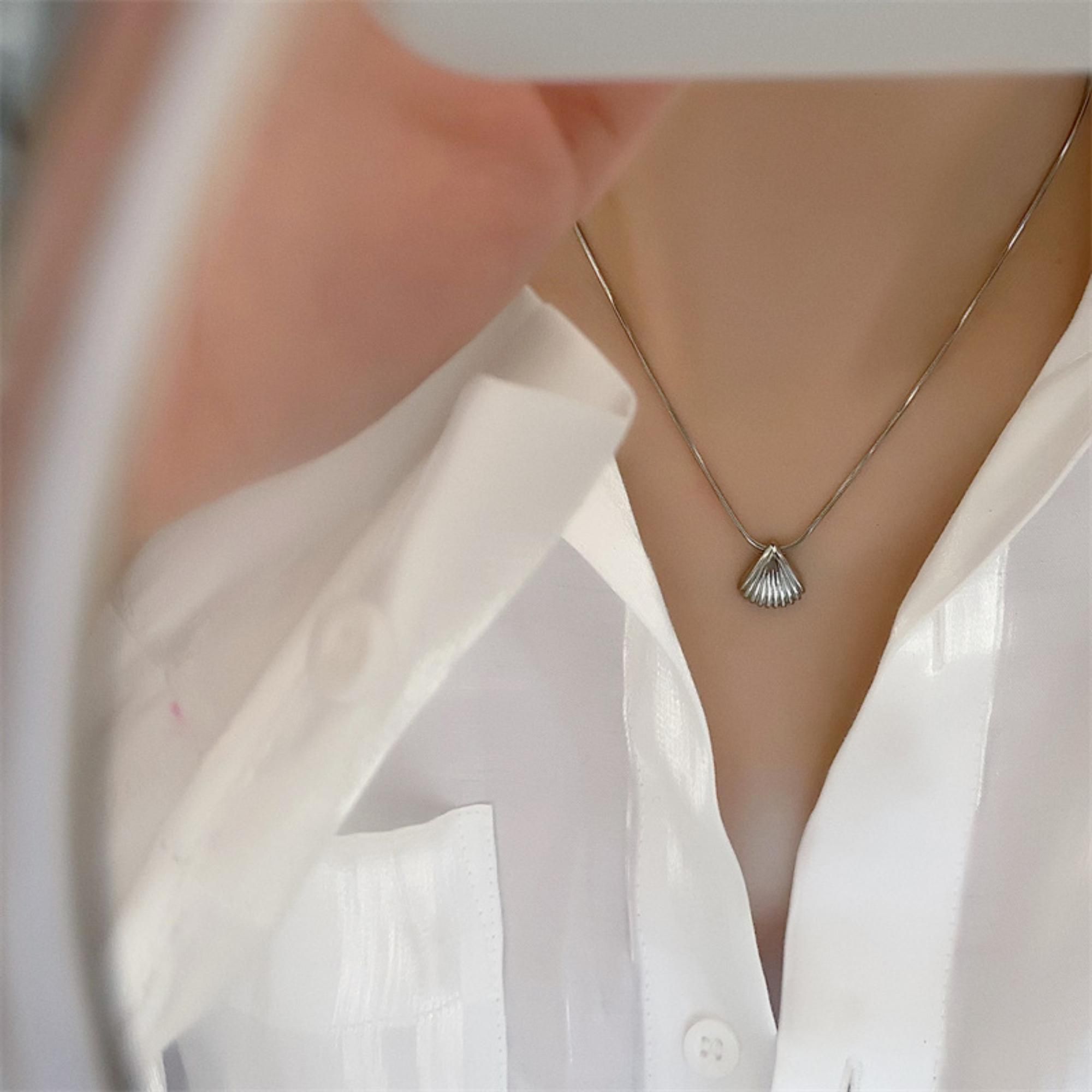 MYKI Anti-Tarnish Shell Pendant Chain (MK768-SSYI)