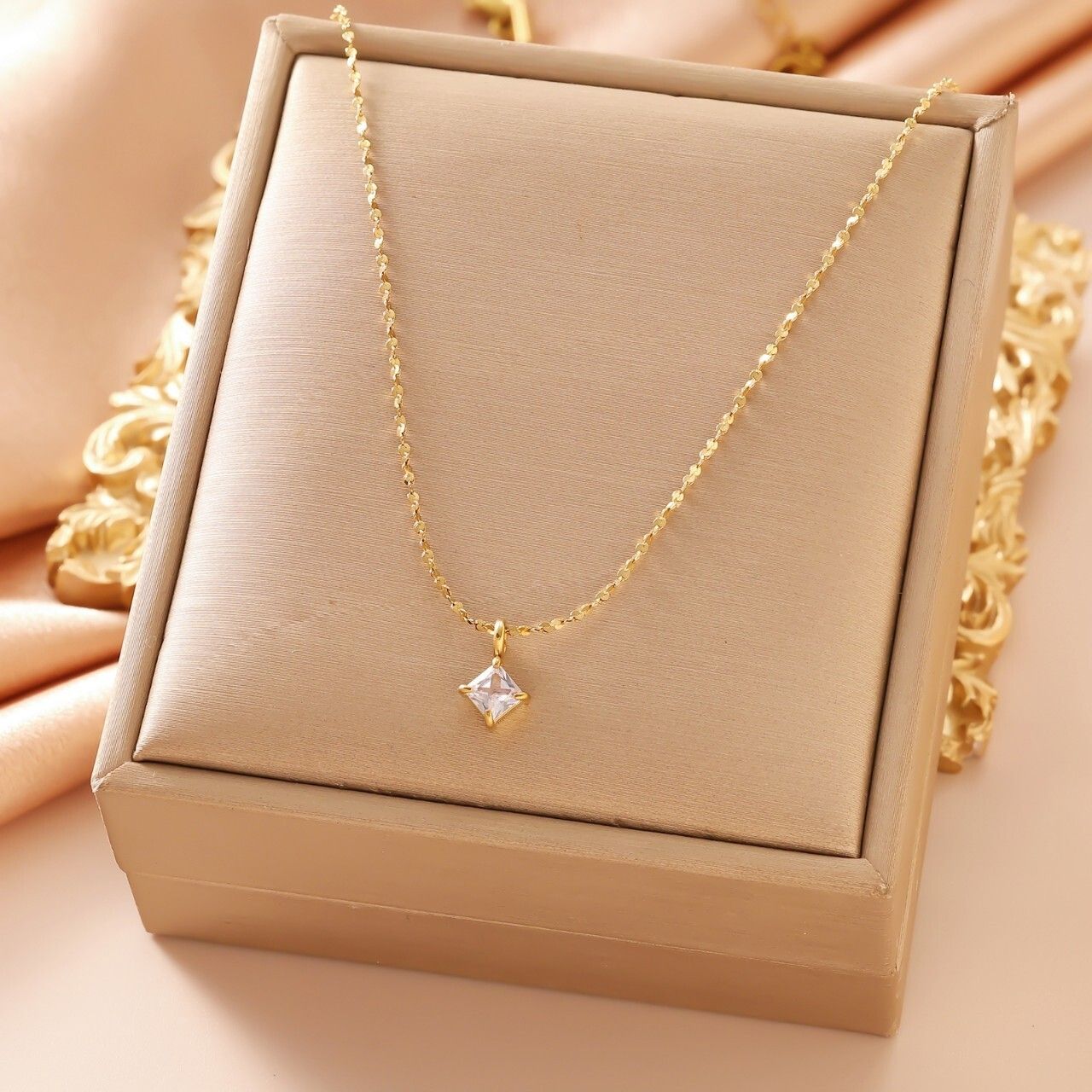 MYKI Elegant Gold-Plated Diamond Pendant Necklace (MK909G-SSYI)