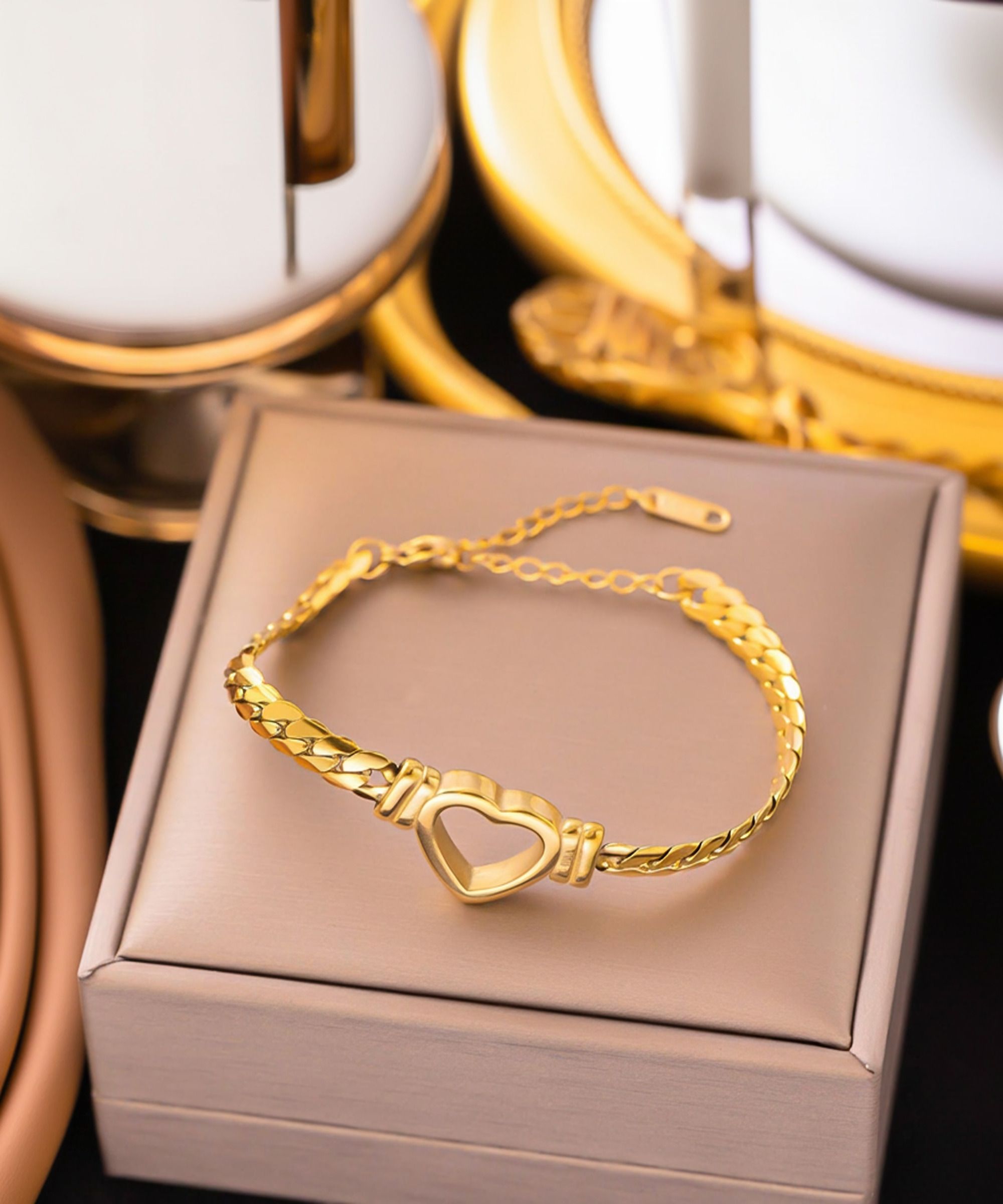 MYKI Heart Cutout Bracelet | Anti-Tarnish Stainless Steel(MKBRAD723-SSYI)