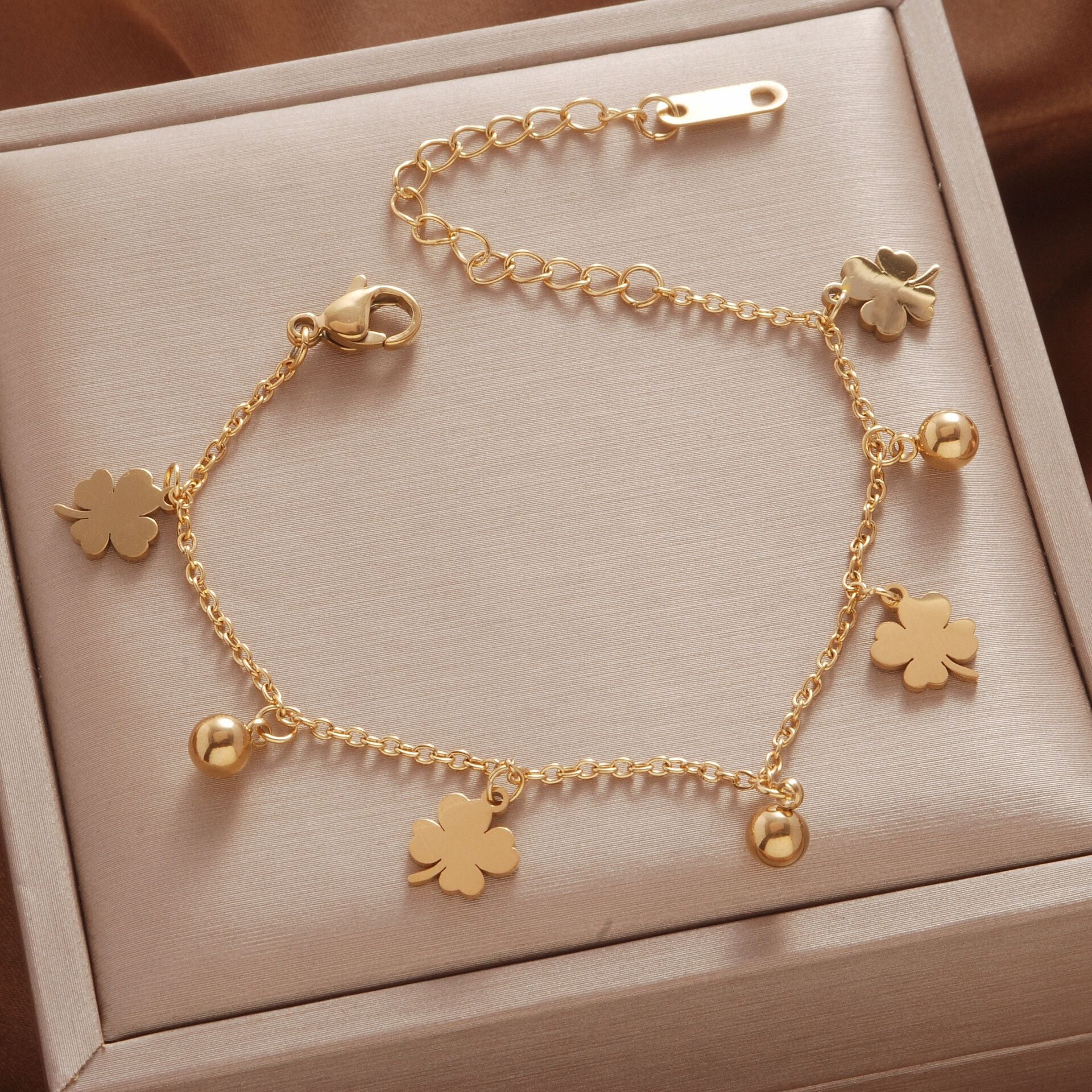 MYKI Pretty Floral Charm Bracelet (MKBRAD479G)